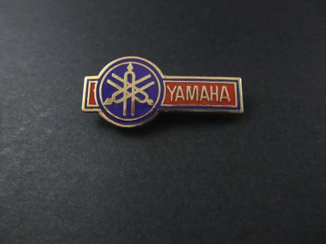 Yamaha motor langwerpig logo, goudkleurige letters